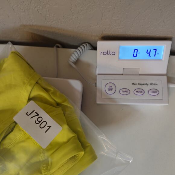 Lululemon Shorts Womens 8? Run Speed 2.5" Run Athletic Gym Workout Neon Yellow - Picture 8 of 8